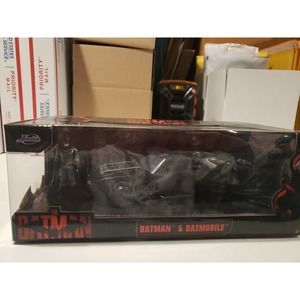 Batmobile Matt Black with Batman Diecast Figure "The Batman"2022 New Sealed